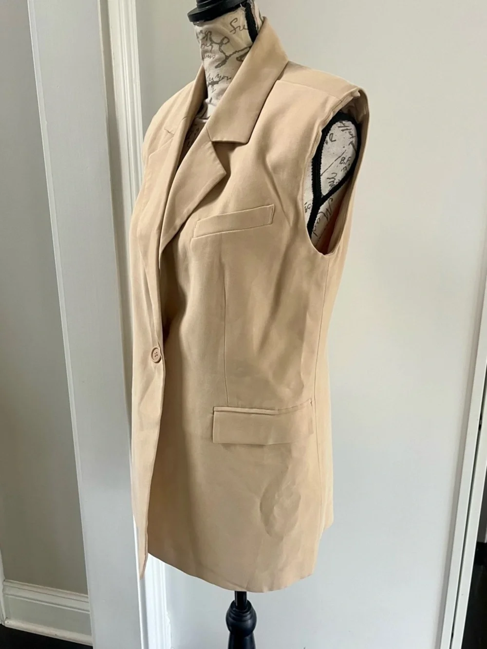 Open Edit Nordstrom Sleeveless Blazer Style Vest with Single Button Closure - Picture 12 of 16